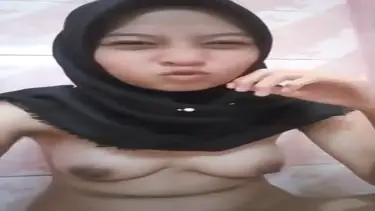 Bokep Jilbab Melly Pecah Perawan Penuh Lendir